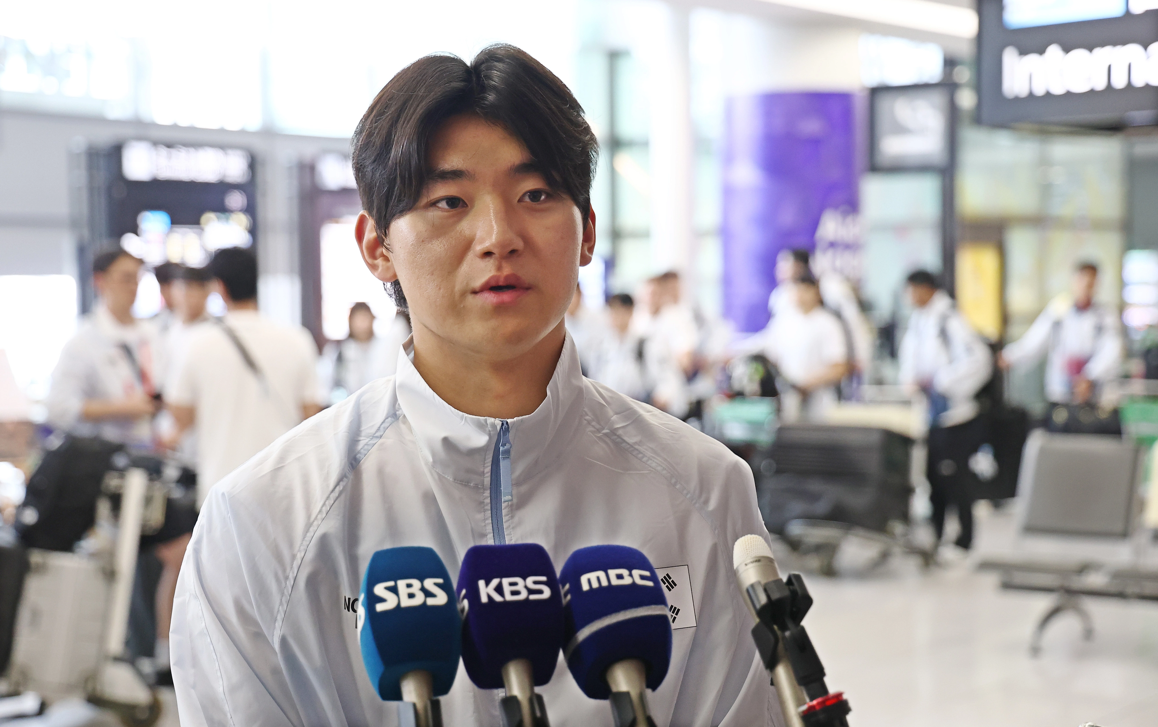 2026 아이치·나고야 아시안게임 야구 대표팀 김도영이 18일 일본 주부국제공항을 통해 입국해 취재진과 인터뷰하고 있다. 2026.9.18 도코나메 연합뉴스