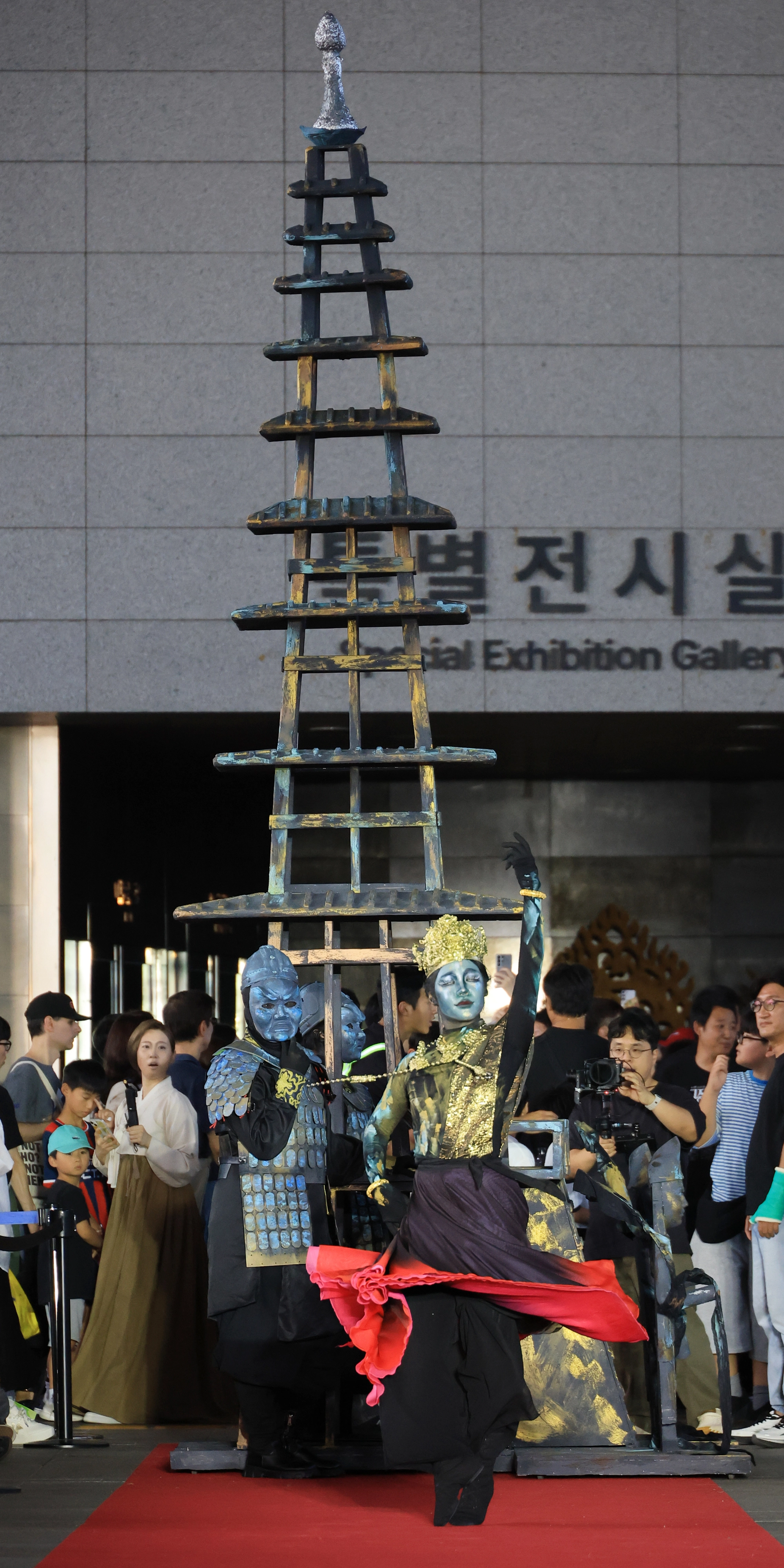 ‘청동 공양탑’을 주제로 한 팀의 모습.
연합뉴스