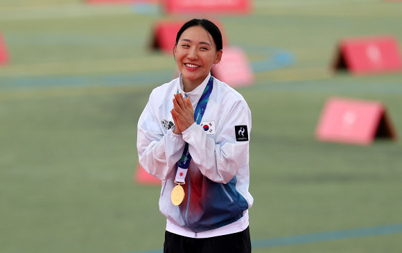 성승민, 금빛 미소