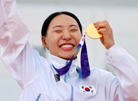 금메달 활짝
