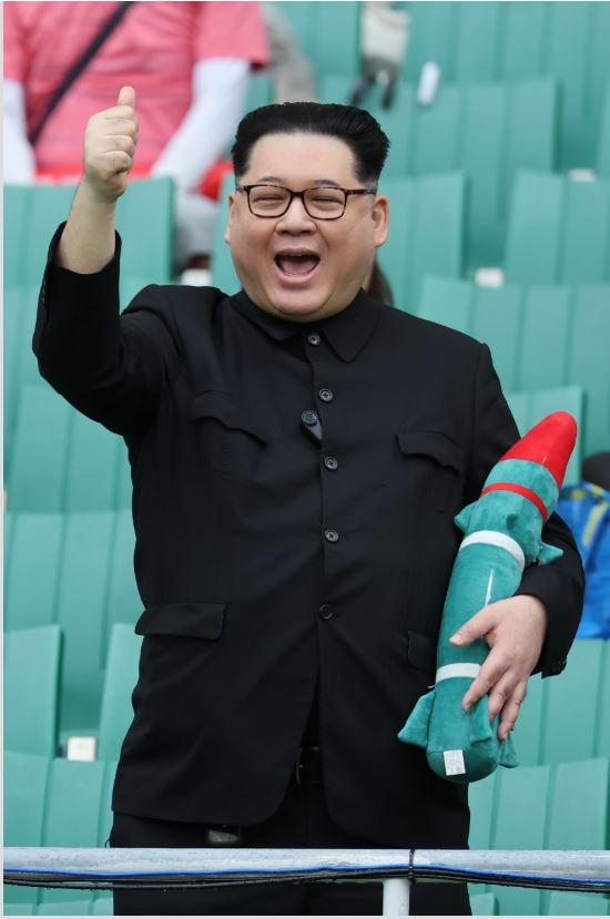남북전 찾은 중국계 정치활동가 ‘하워드X’