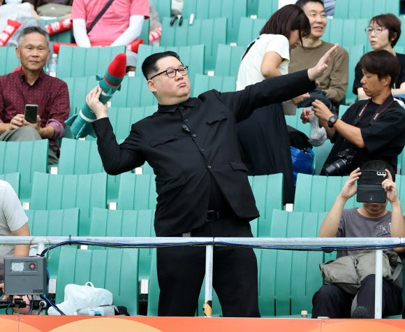 관중석에 눈길