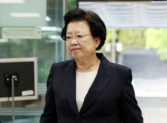 법정 향하는 이배용 전 국가교육위원장