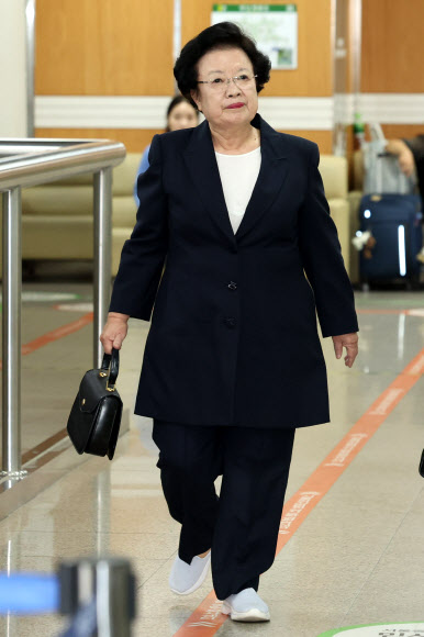 법정 향하는 이배용 전 국가교육위원장