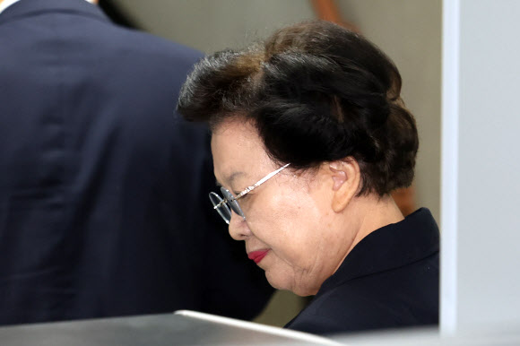 법정 향하는 이배용 전 국가교육위원장