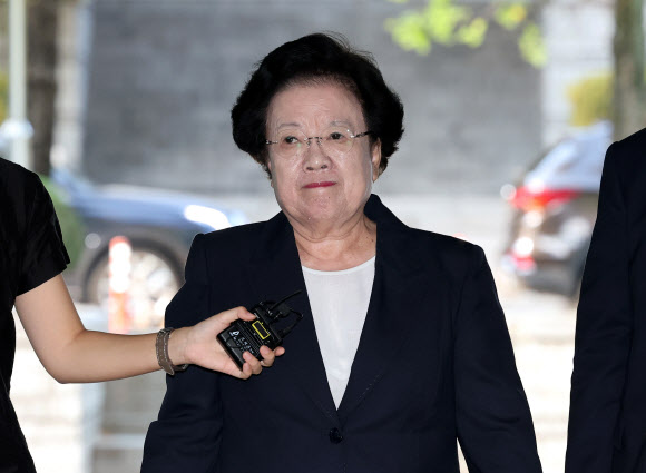 법정 향하는 이배용 전 국가교육위원장