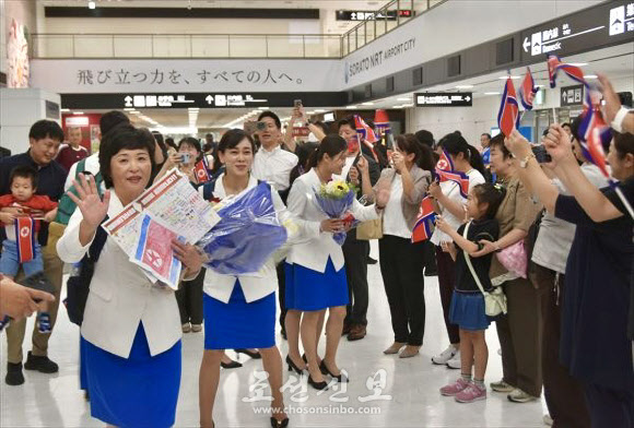 나리타공항 도착한 북한 다이빙 선수단