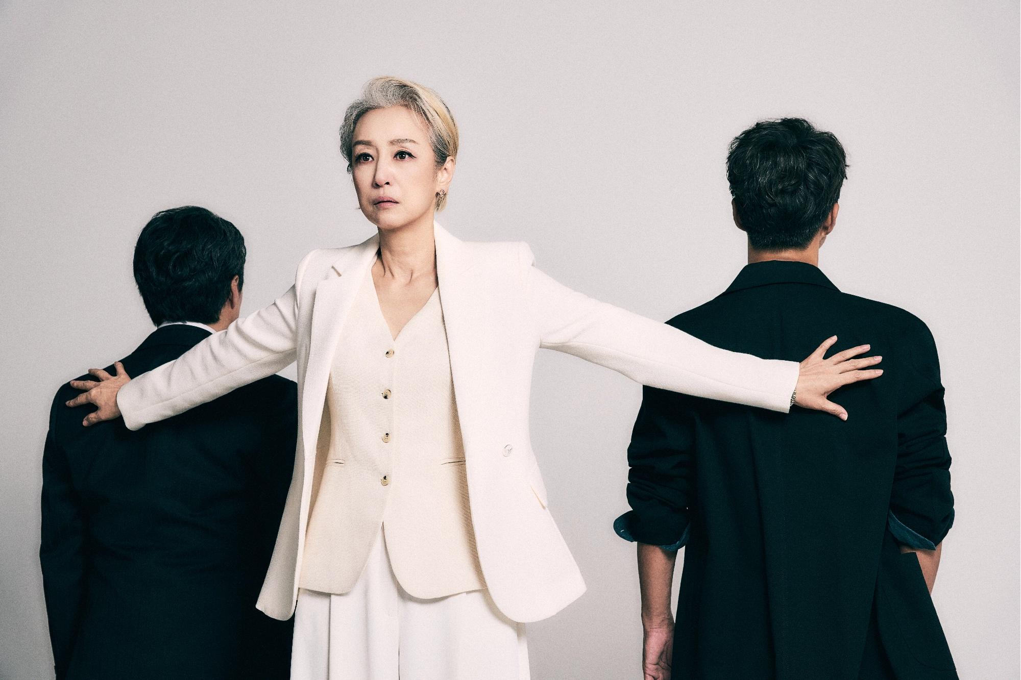국립극단의 ‘안트로폴리스’ 연작 중 4부 ‘이오카스테’를 상징하는 이미지. 4부는 왕위를 놓고 전쟁을 벌이려는 두 아들을 중재하는 어머니 이오카스테를 그린다. 국립극단 제공