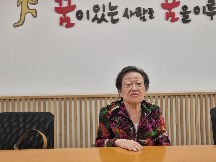백혜영씨가 지난달 30일 경기 부천시소사노인복지관에서 서울신문과 인터뷰하고 있는 모습. 유승혁 기자