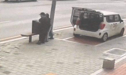 대구에서 도시락 배달을 준비하던 직원이 모르는 여성에게 폭행 당하는 일이 벌어졌다. 스레드(@3peoplefood) 갈무리