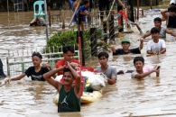 시속 240㎞ 강풍 품은 태풍 ‘노루’… 필리핀 수도권 강타