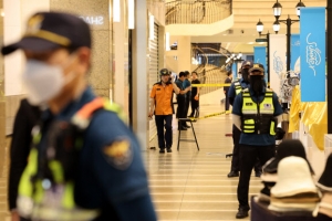 흉기 휘두르면 “매질하라”…엉덩이 피범벅되는 ‘이나라’