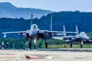 ‘폭염 뚫고’ F-15K 전투기 임무수행