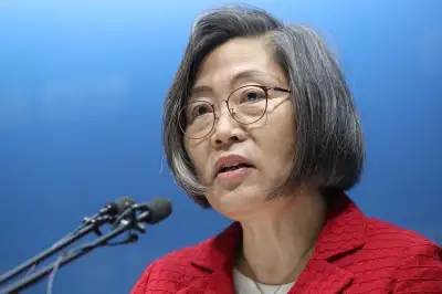thumbnail - 이수정 교수 “스타벅스 가서 인증사진 찍어올리세요”