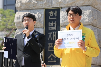 尹 항의에 ‘입틀막’ 카이스트 졸업생, 업무방해 무혐의