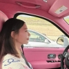“마이 핑크 베이비”…클라라가 탄 ‘자동차’