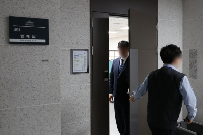 검찰, 윤관석 뇌물 혐의 수사… 국회사무처 압수수색