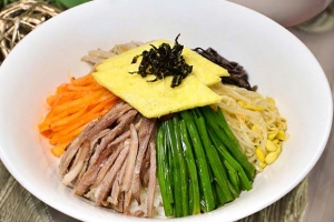 北 조선민족음식 대표 명요리 ‘평양비빔밥’