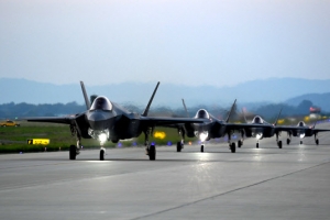 ‘소링 이글’ F-35 스텔스기 야간 출격
