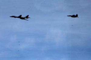 美폭격기 B-1B 한반도 전개…합동직격탄 투하