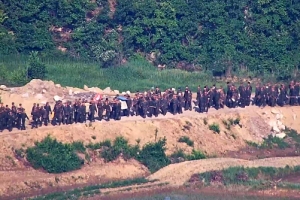 대규모 병력 투입돼 작업 중인 북한군
