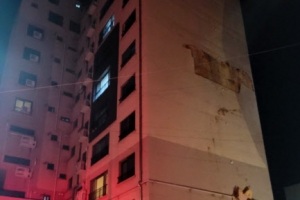 강풍에 파손된 아파트 외벽