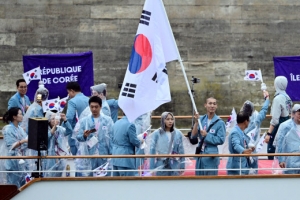 한국 선수단, 센강 유람선 타고 입장