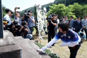 ‘독립투사 후손’ 허미미, 허석 의사 기적비 참배