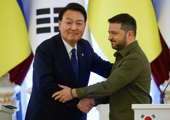 우크라 총리 “한국에서 1억 달러 받았다”…차관 제공 확인