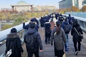 ‘걸어서’ 국회로