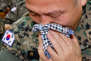 ‘눈물 흘리는’ 이상현 1공수여단장