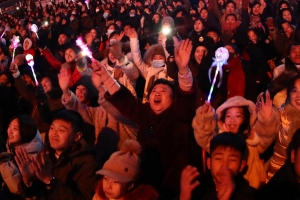 북한, 신년 경축공연 연일 ‘성황리’ 진행