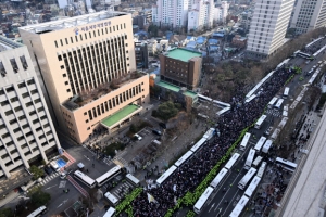 ‘윤 대통령 지지자들’ 서부지법 앞으로