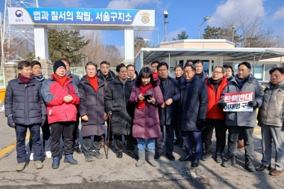 친윤 “尹과 끝까지 함께”…조경태 “정당은 조폭과 달라야”