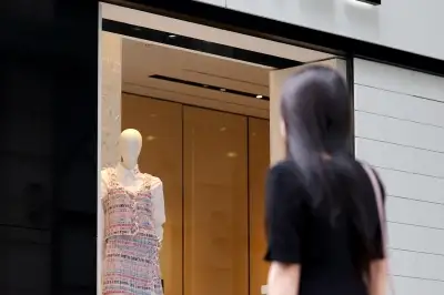 thumbnail - 명품업계 ‘N차 인상’ 일상화… 실적 잔치 속 샤넬·불가리 등 줄인상