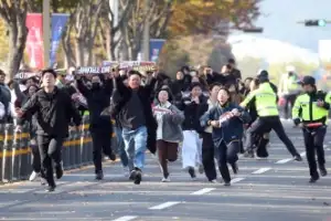 thumbnail - ‘NO Trump’… 경주서 기습시위