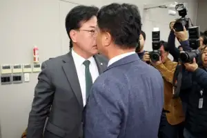 thumbnail - ‘배치기’ 몸싸움… 국정감사 충돌