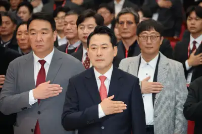 thumbnail - 野, 李정권 ‘레드카드’ 전국 규탄대회…“대통령 재판 재개” 촉구