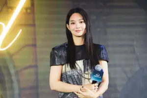 thumbnail - 김우빈과 12월 결혼♥…신민아, 혼전임신설 부른 최근 모습