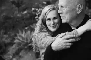 thumbnail - “아빠가 나 못 알아봐…안아줄 수 있어 행복”…‘치매 투병’ 브루스 윌리스 두고 딸이 전한