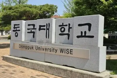 thumbnail - “허벅지 만지고 ‘목소리 섹스어필적’, 교수님의 성적 만행” 의혹…대자보 내걸린 동국대