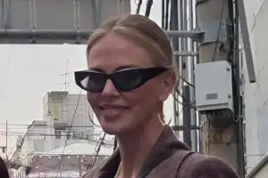 thumbnail - “홍대 길거리에 샤를리즈 테론”…할리우드 스타들 잇단 서울 목격담 화제