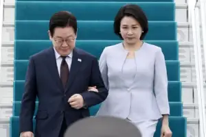 thumbnail - 李대통령 부부, 튀르키예 도착