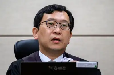 thumbnail - 한덕수 재판부, ‘재판 소란’ 김용현 변호인 재감치 예고