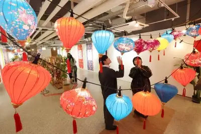 thumbnail - 다채로운 등불… 부산·아세안 주간 행사에 떴다