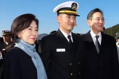 thumbnail - 아들 군대 보낸 이재용…해군 임관식에 삼성·대상가 집결