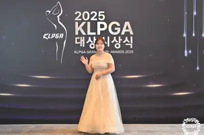 thumbnail - 올 시즌 KLPGA 빛낸 대상에 유현조…인기상은 미국 진출 확정 황유민 2년 연속 수상