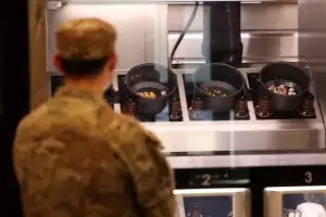 thumbnail - ‘미 육군 최초 자동화 식당’ 시범 운영