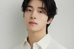 thumbnail - 배우 母가 SNS 계정 대신 관리하자 “다 큰 성인인데?” 비난 섞인 반응…속사정 들어보니