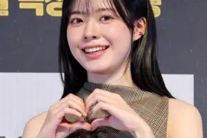 thumbnail - 이재인, ‘상큼한 미소와 손하트’